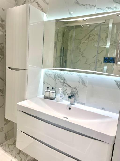 Stunning 1 Bedroom And Double Sofa Bed Near Train Station Southampton Ngoại thất bức ảnh